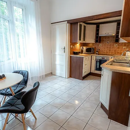 K&D Super Big Apartment 2 Krakow Апартаменты *